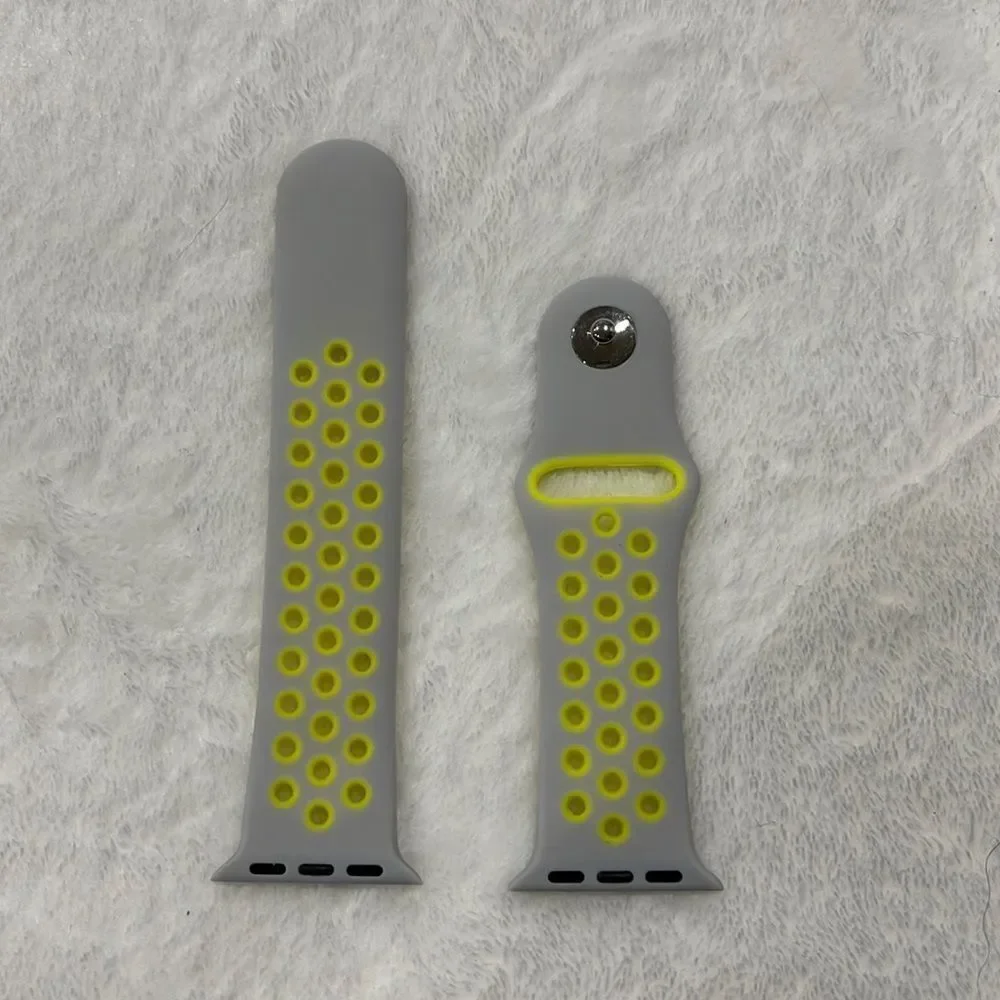 NWOT Apple Watch sports band (38/40)